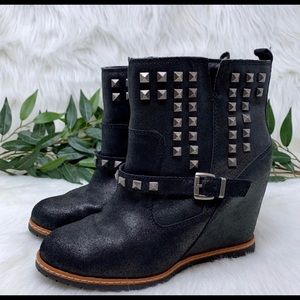 Studded Wedge Booties 💥